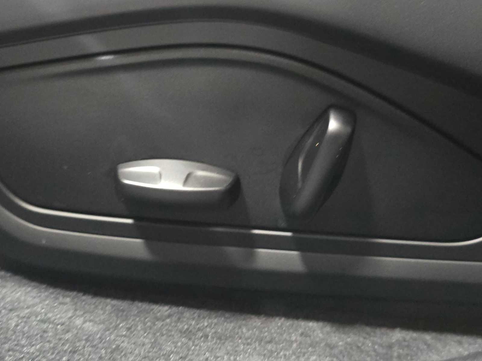 Used 2020 Porsche Taycan 4S image 23