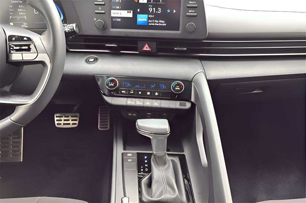 Certified 2025 Hyundai Elantra Sport image 11