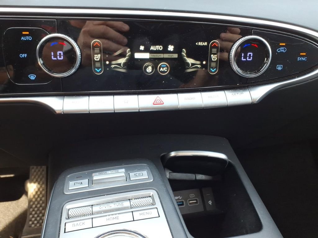 Used 2023 Genesis GV70 2.5T w/ Select Package image 23