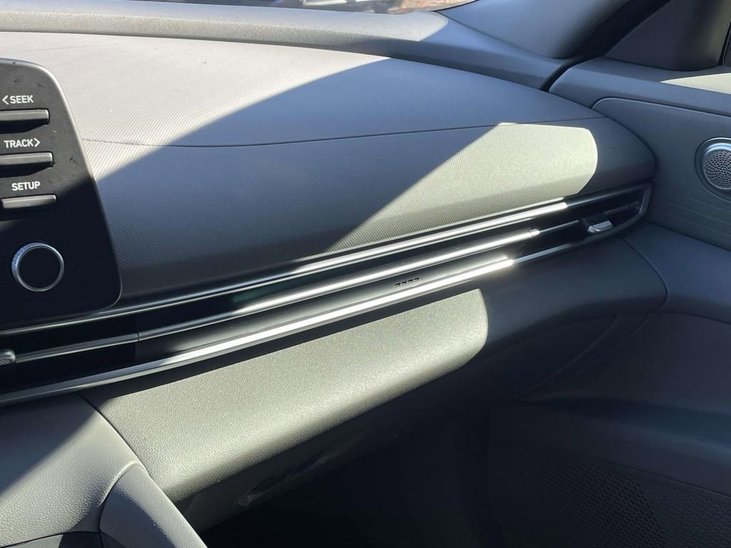 New 2025 Hyundai Elantra SE FWD image 28