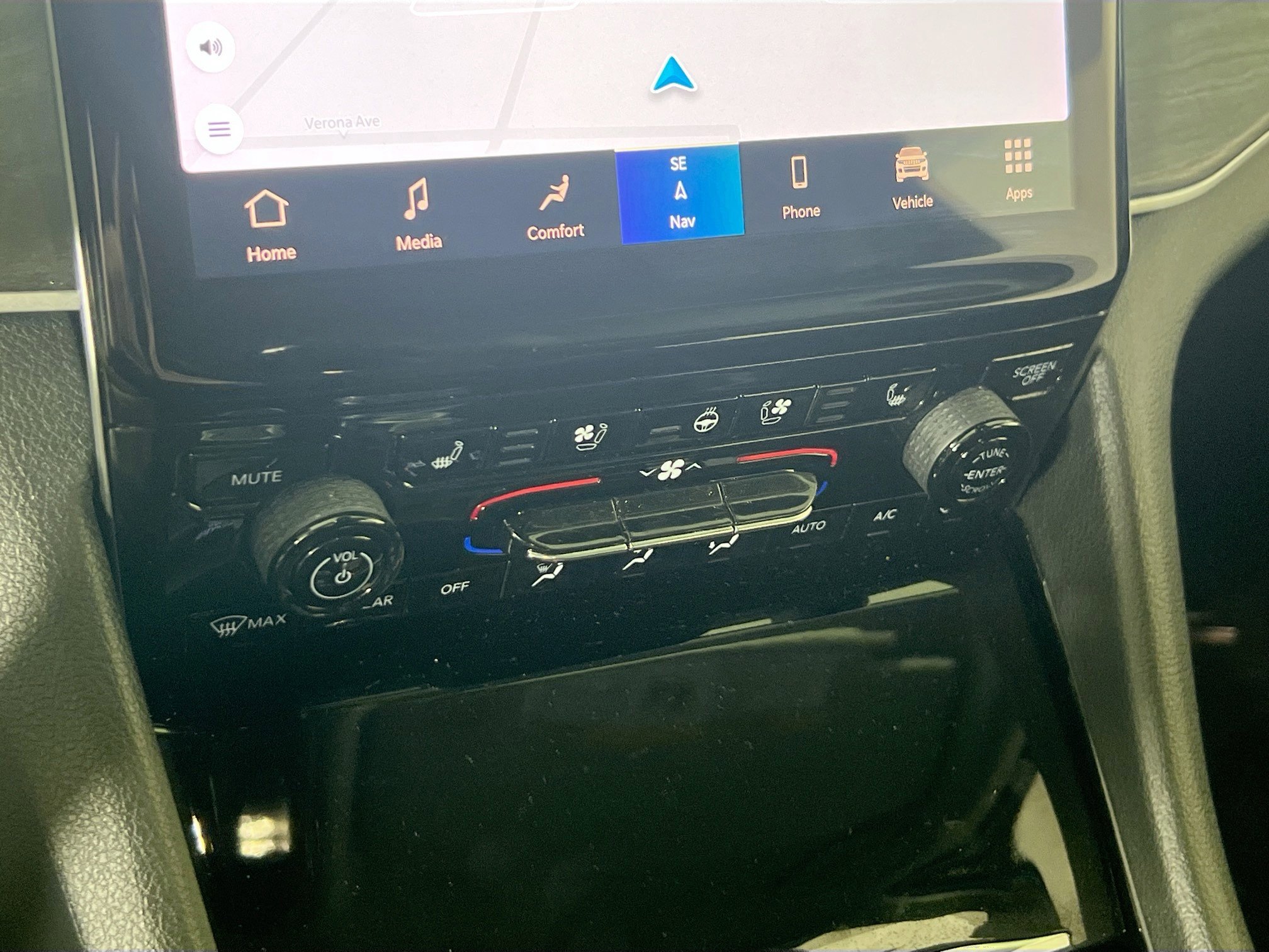 Used 2023 Jeep Grand Cherokee Limited w/ Luxury Tech Group II image 16