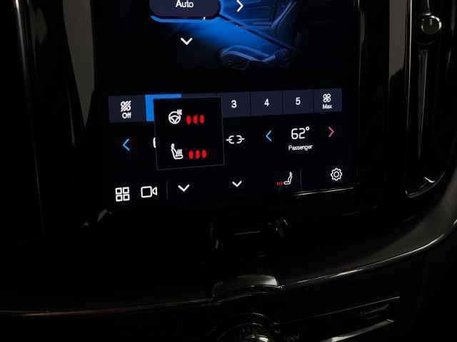 Certified 2025 Volvo XC60 B5 Core image 30