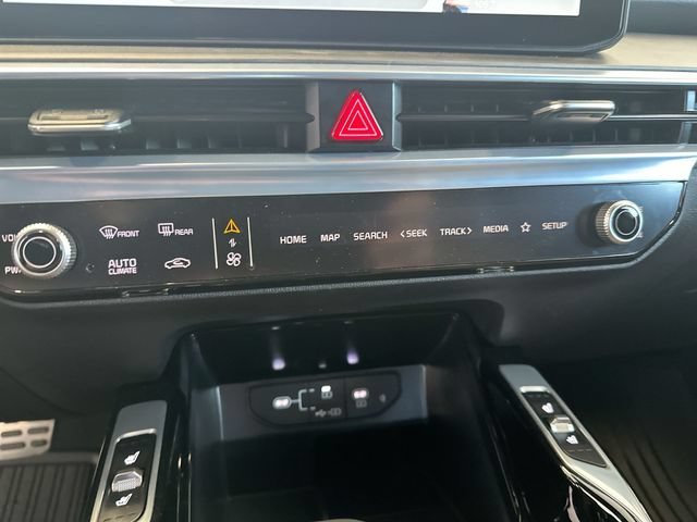 Certified 2025 Kia Sorento SX Prestige w/ Olive Brown Leather Package AWD/4WD image 19