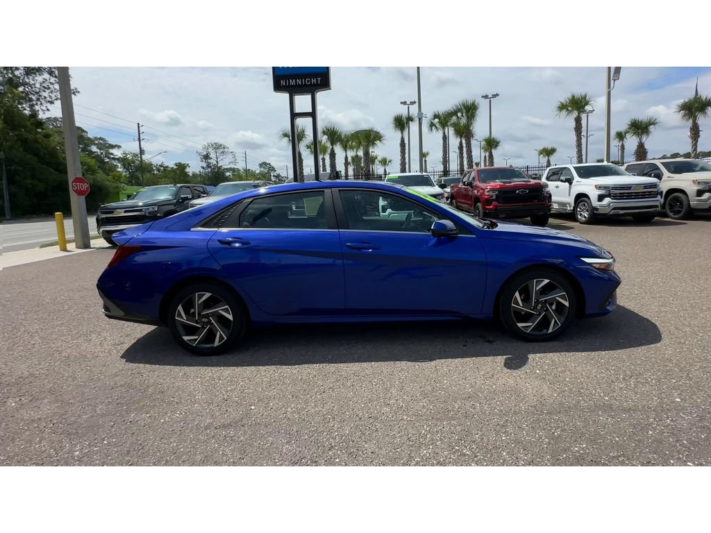 Used 2025 Hyundai Elantra SEL FWD image 9