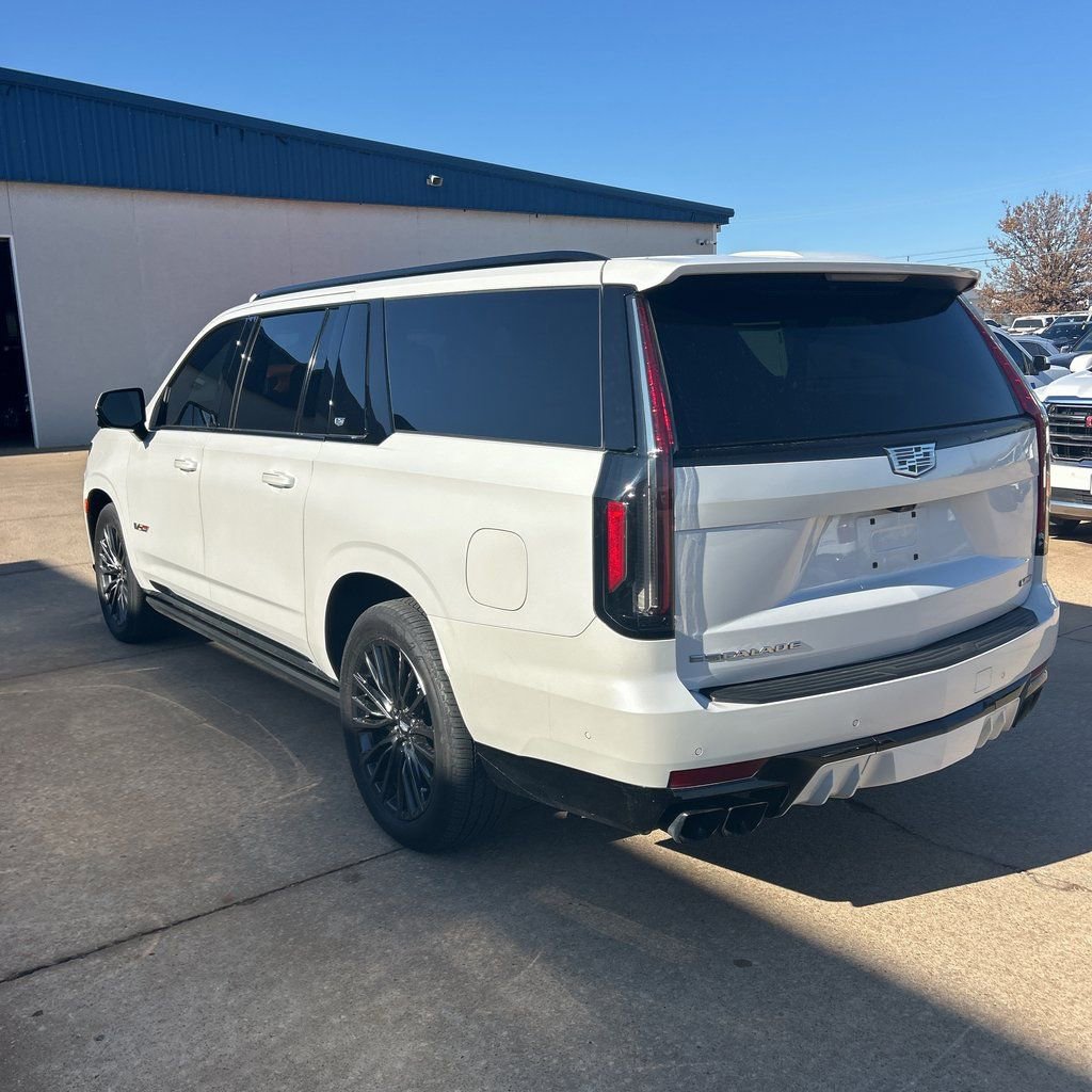 Used 2023 Cadillac Escalade ESV V image 5