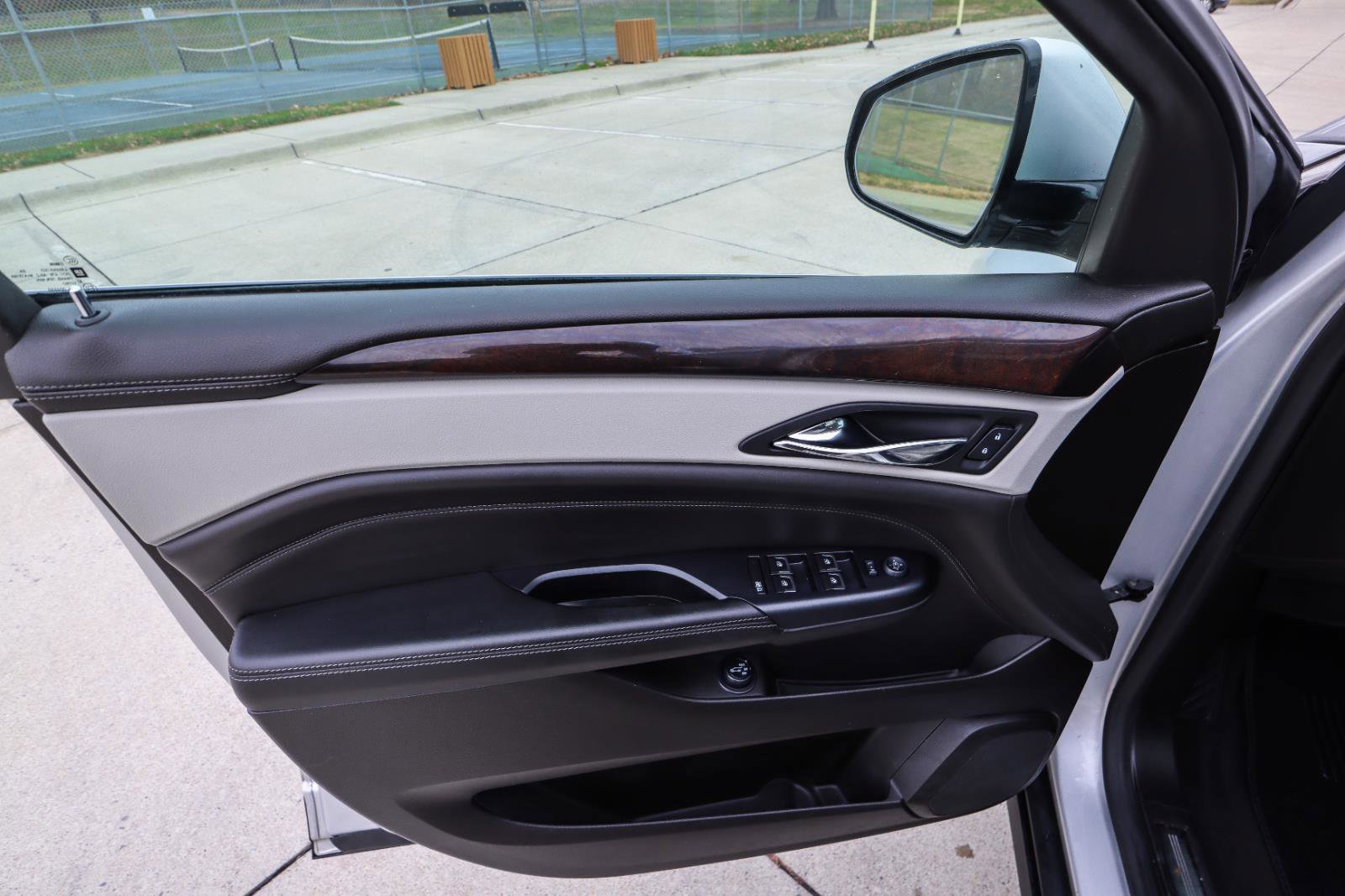 Used 2015 Cadillac SRX Luxury image 31