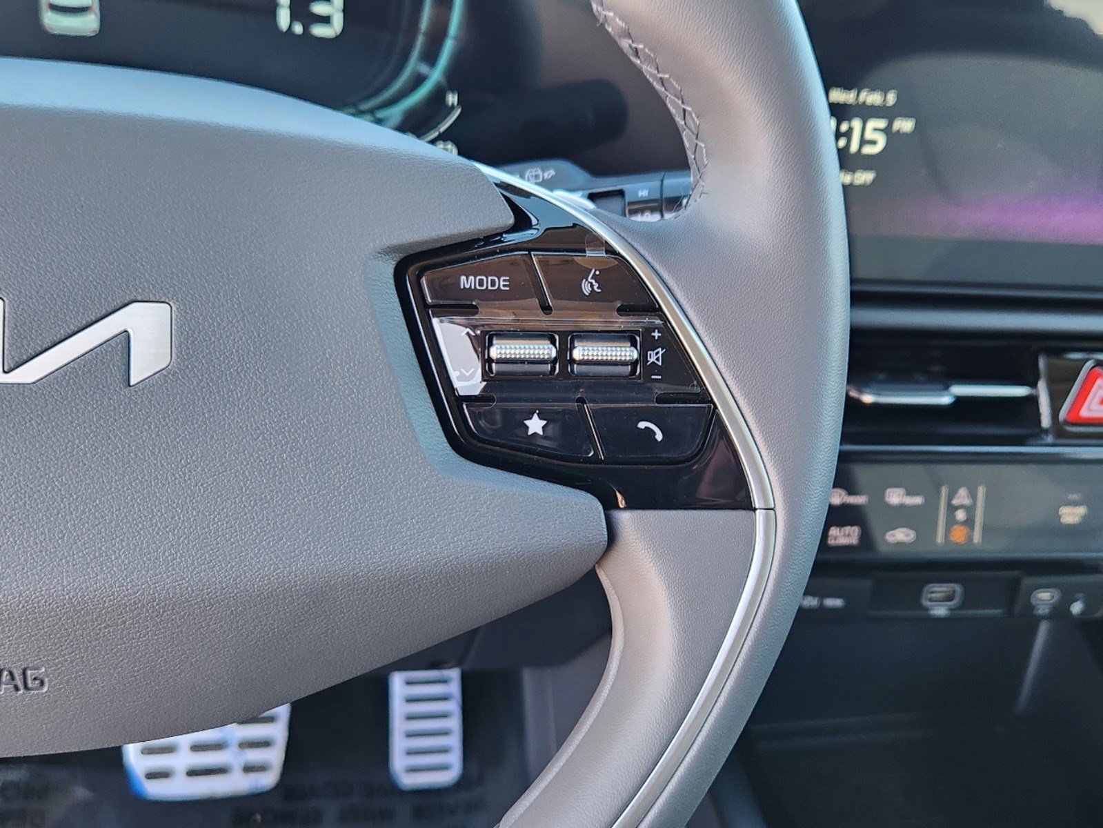 New 2025 Kia Niro SX Touring image 18