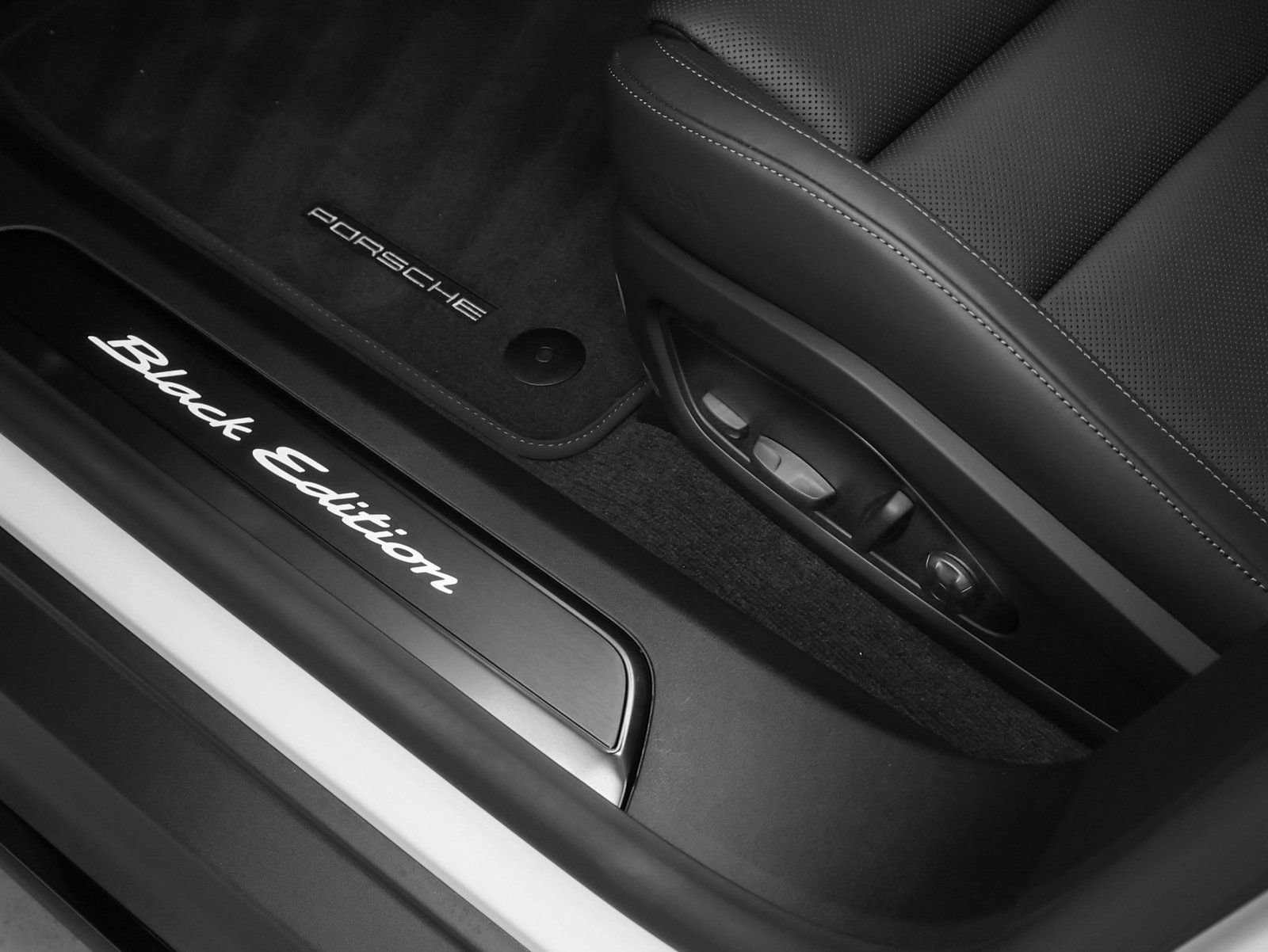 New 2026 Porsche Taycan image 34