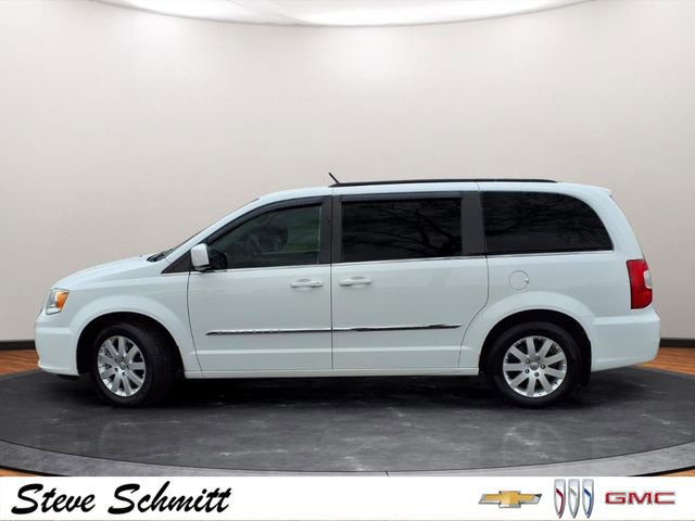Used 2014 Chrysler Town & Country Touring video 2