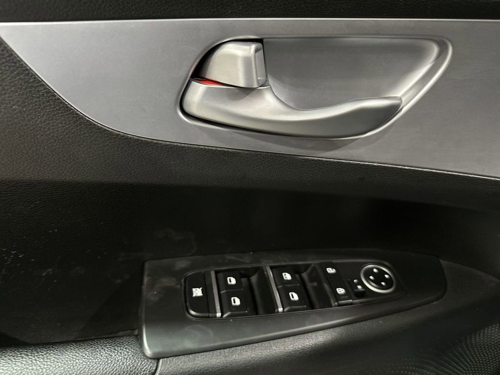 Used 2023 Kia Forte LXS image 15