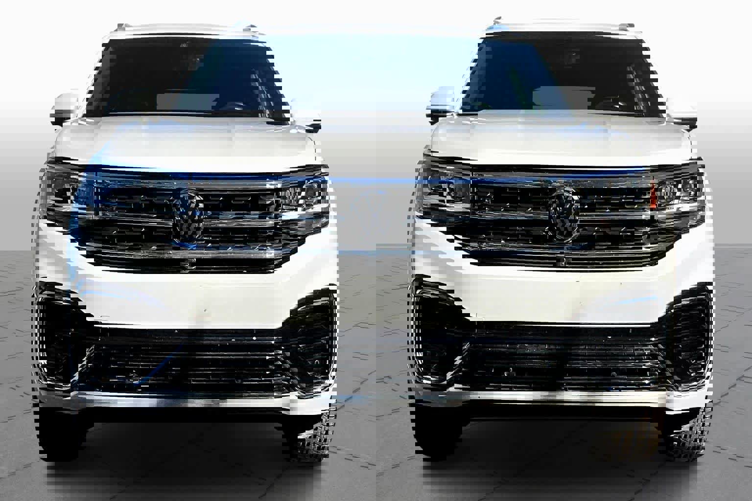 Used 2023 Volkswagen Atlas Cross Sport SEL Premium R-Line image 3