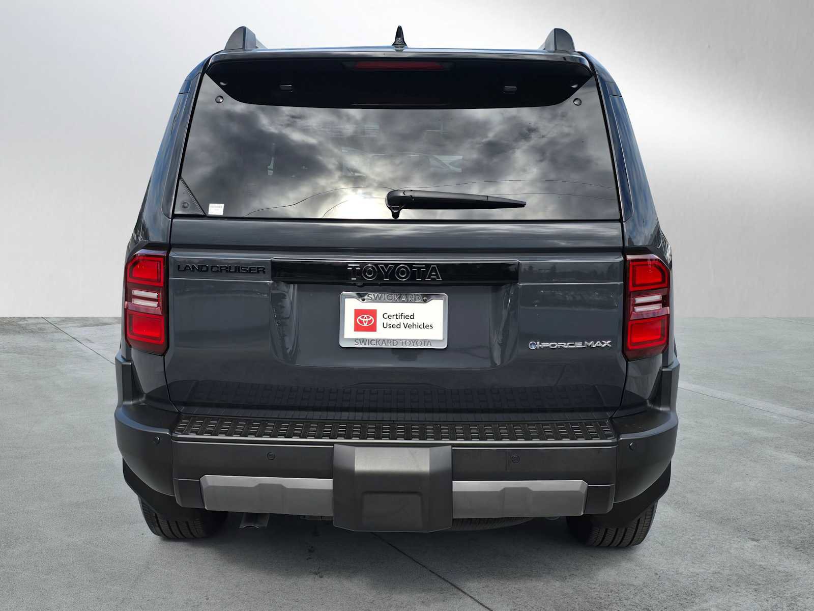 Used 2025 Toyota Land Cruiser image 4