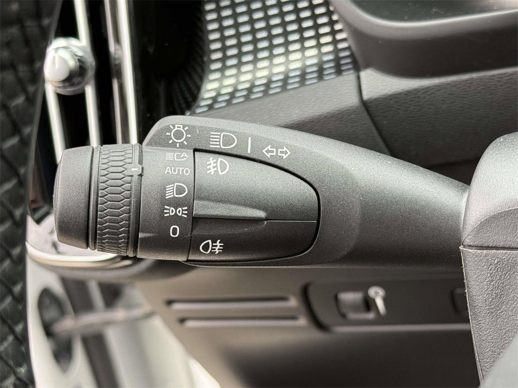 Used 2022 Volvo XC40 P8 Recharge Ultimate image 26