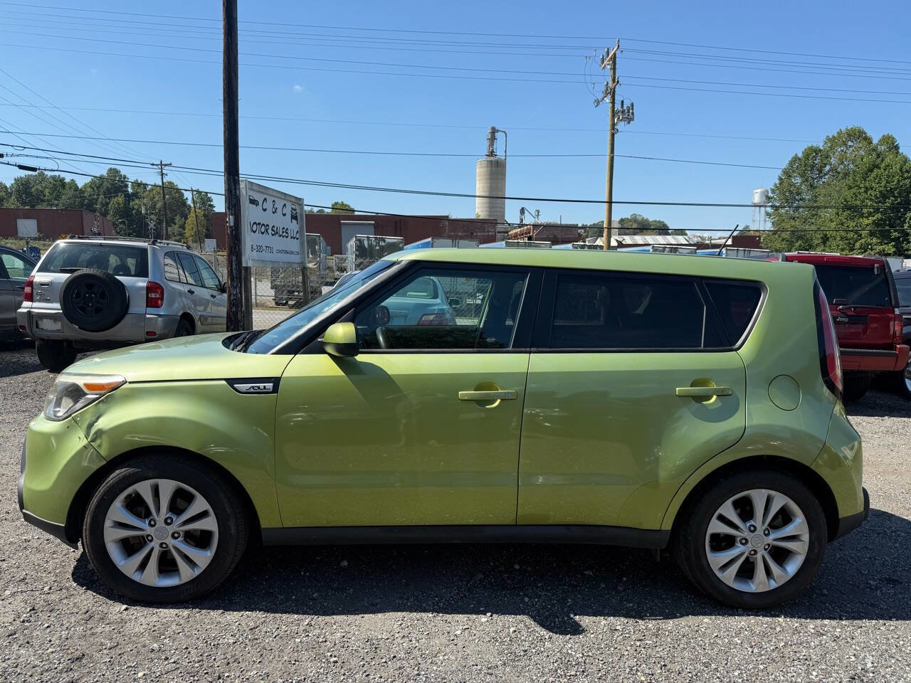 Used 2015 Kia Soul + image 2