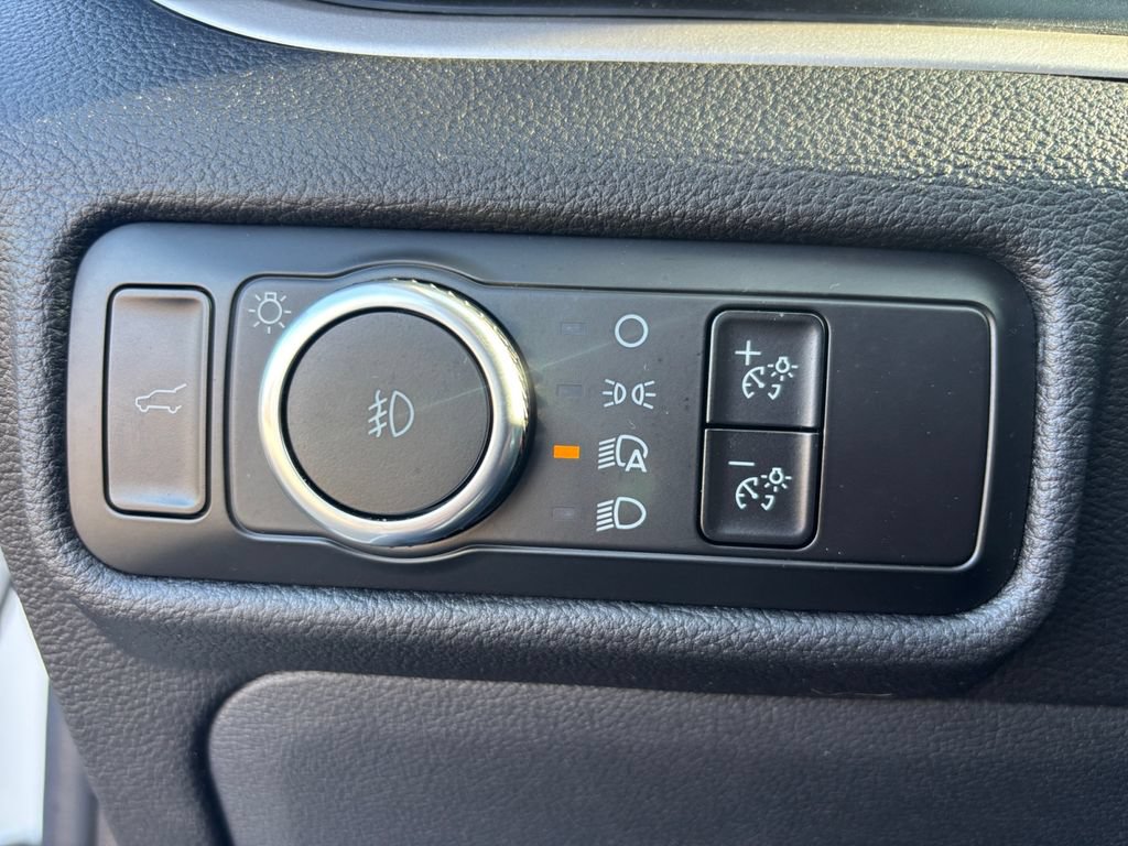 Used 2023 Ford Explorer XLT w/ Equipment Group 202A AWD/4WD image 19