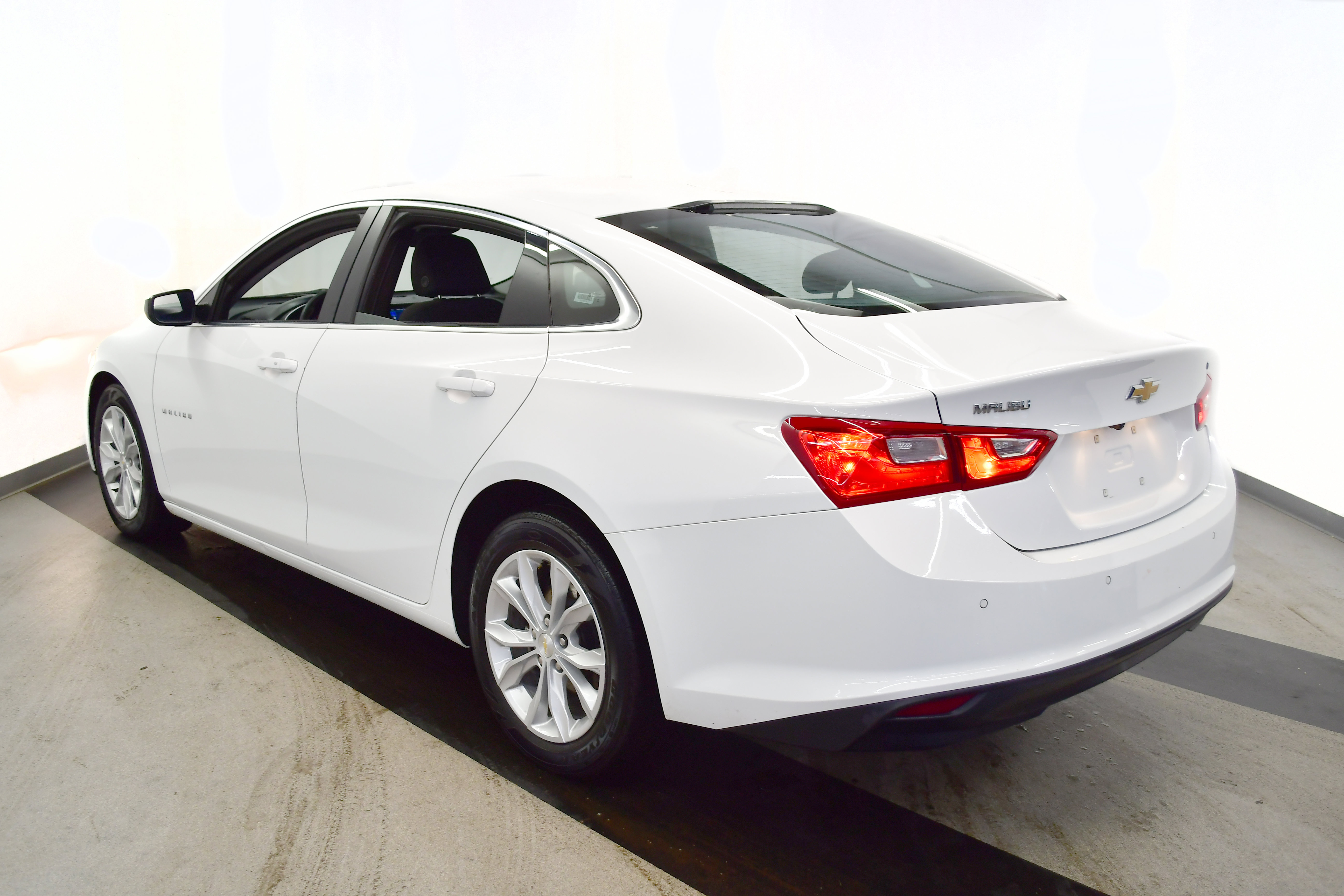 Used 2024 Chevrolet Malibu LT image 9