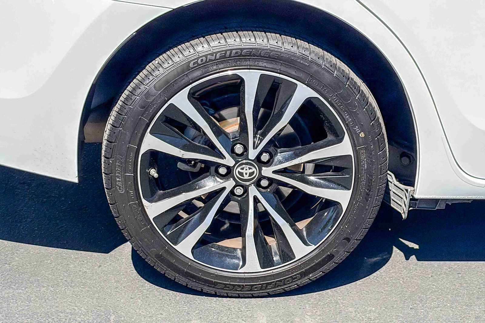 Used 2019 Toyota Corolla SE w/ Carpet Mat Package (TMS) image 10