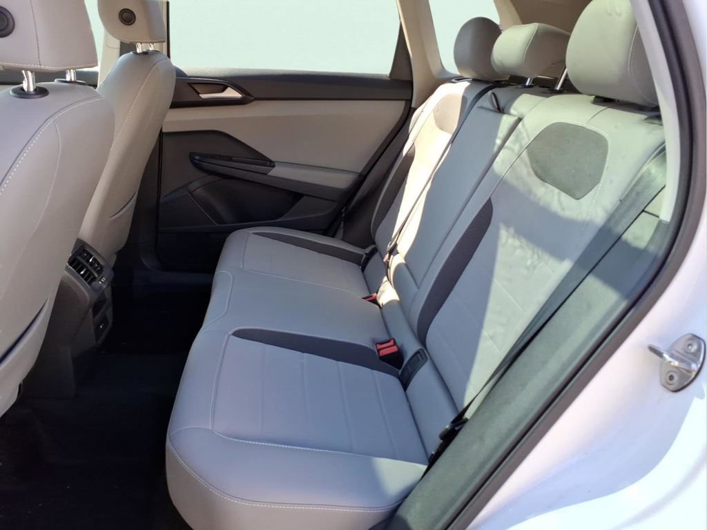 Used 2023 Volkswagen Taos SE image 15