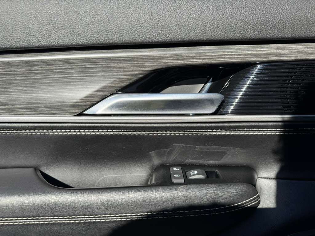 Used 2023 Jeep Wagoneer Series III w/ Convenience Group I AWD/4WD image 17