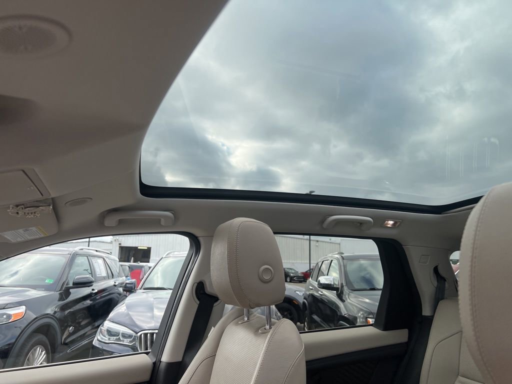 Used 2021 Land Rover Discovery Sport SE image 12