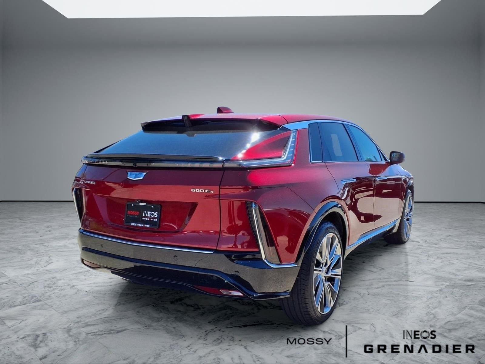 Used 2024 Cadillac Lyriq Luxury w/ LPO, Floor Liner Package AWD/4WD image 7