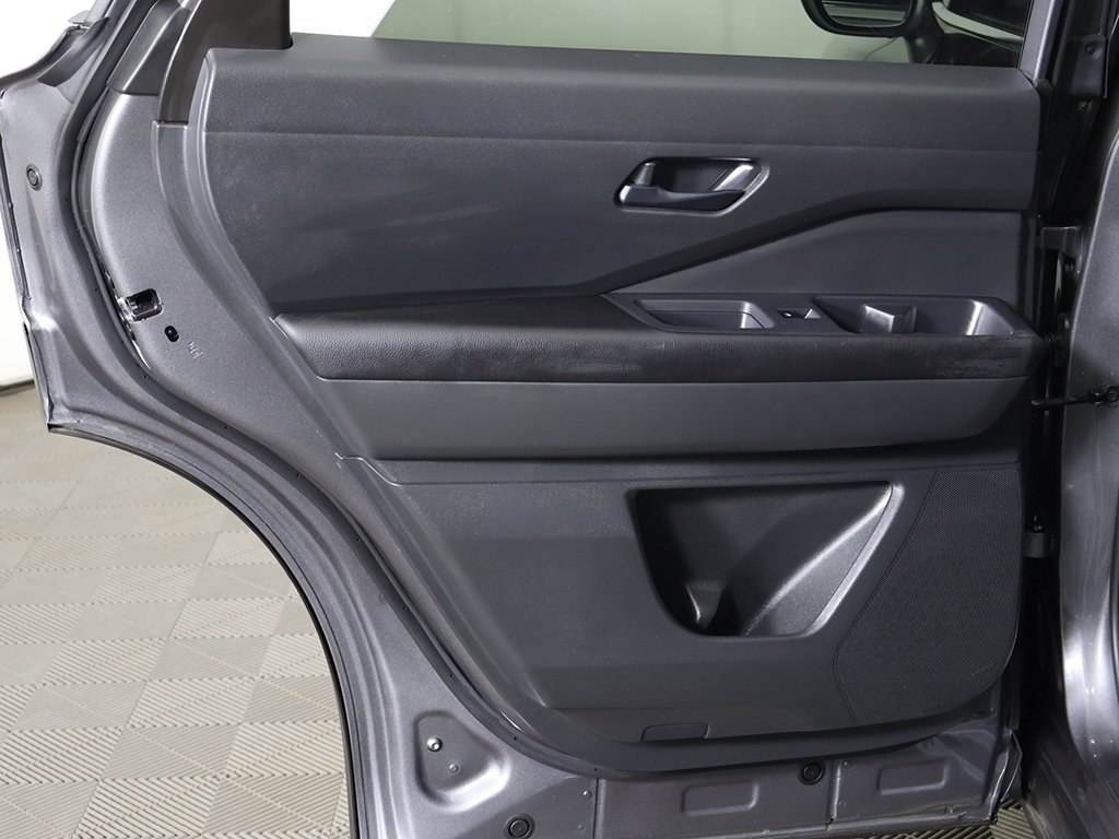 Used 2024 Nissan Pathfinder S image 22