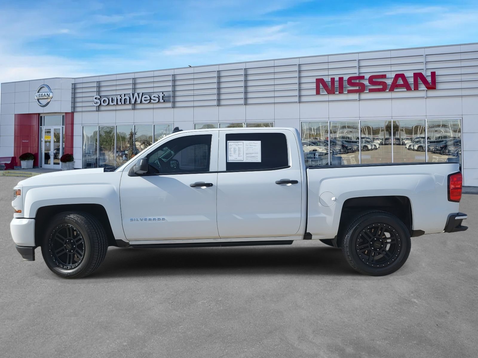 Used 2018 Chevrolet Silverado 1500 Custom w/ Custom Value Package image 10