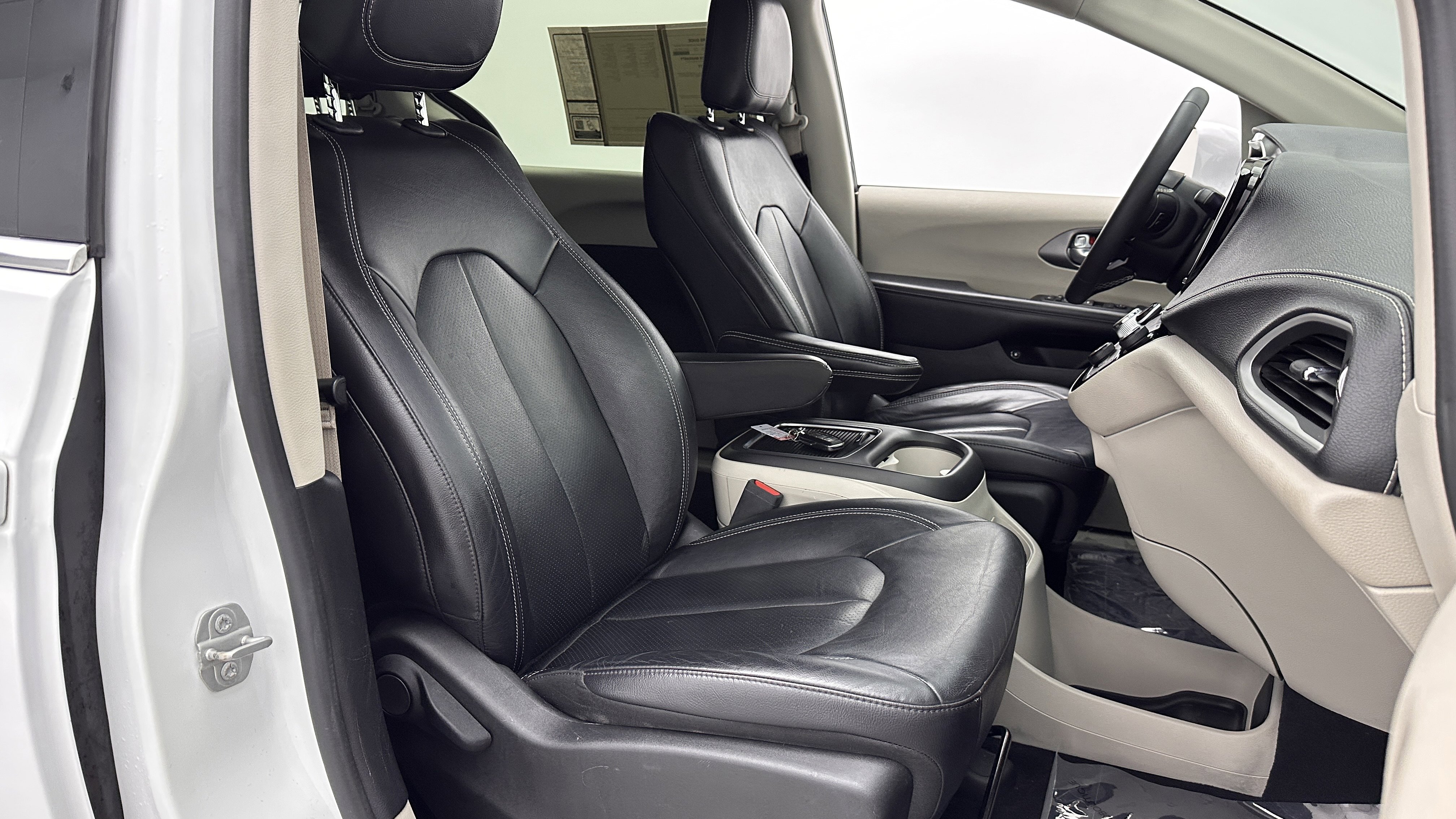 Used 2022 Chrysler Pacifica Touring-L FWD image 37