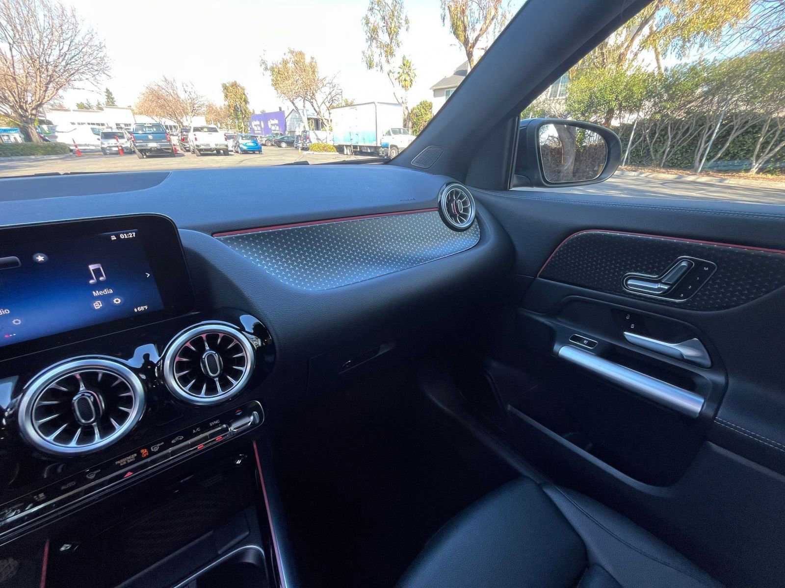 Used 2025 Mercedes-Benz GLA 250 4MATIC image 36