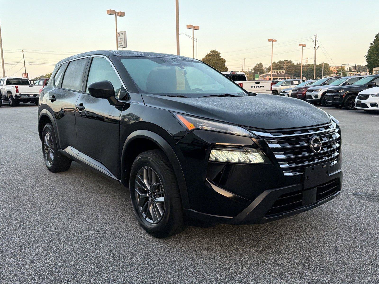 Used 2024 Nissan Rogue S AWD/4WD image 4