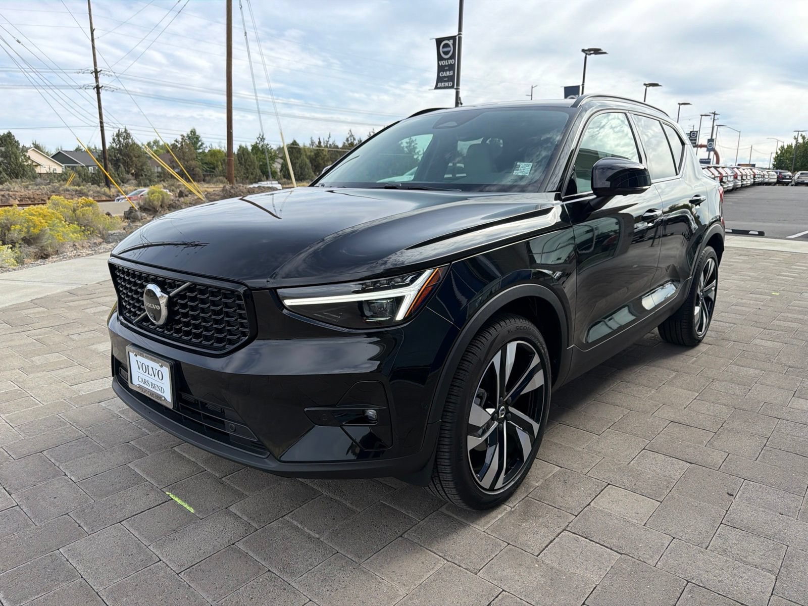Used 2025 Volvo XC40 B5 Ultra AWD/4WD image 4