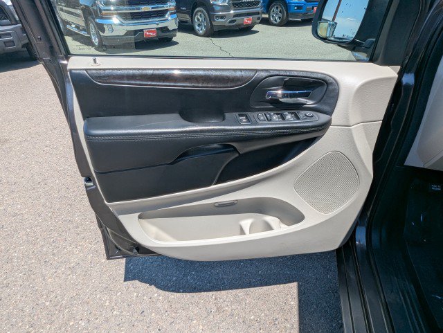 Used 2018 Dodge Grand Caravan SE w/ UConnect Hands-Free Group FWD image 9