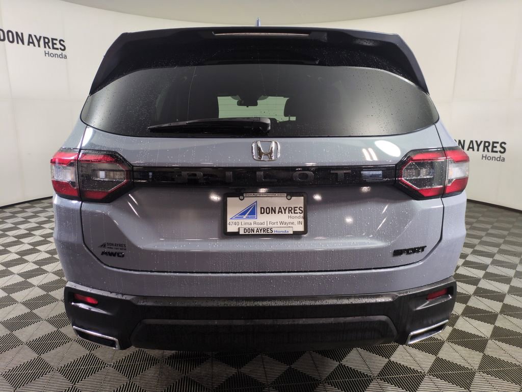 Used 2025 Honda Pilot Sport image 5
