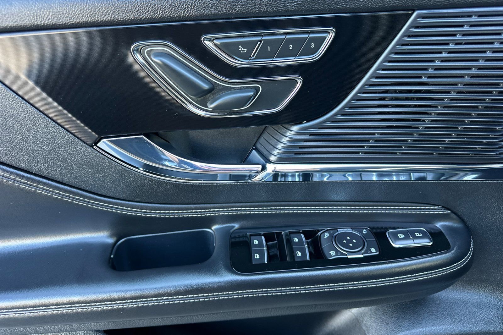 Used 2021 Lincoln Corsair AWD w/ Towing Package I image 10