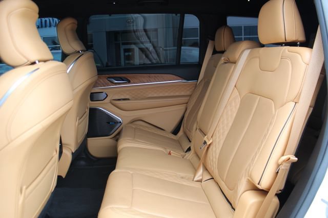 Used 2023 Jeep Grand Cherokee L Summit AWD/4WD image 34