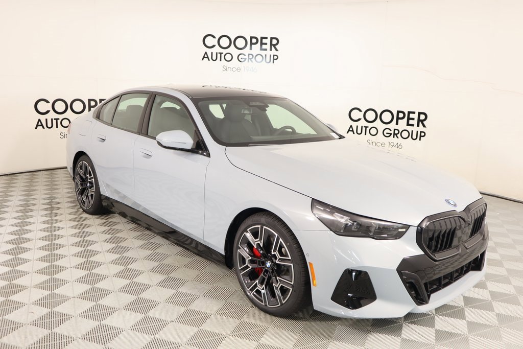 New 2026 BMW 550e xDrive image 1