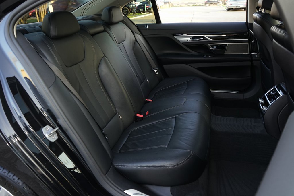 Used 2018 BMW 740i image 13