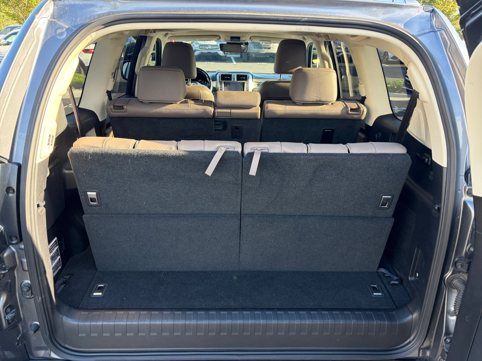 Used 2020 Lexus GX 460 Luxury w/ Accessory Package AWD/4WD image 22