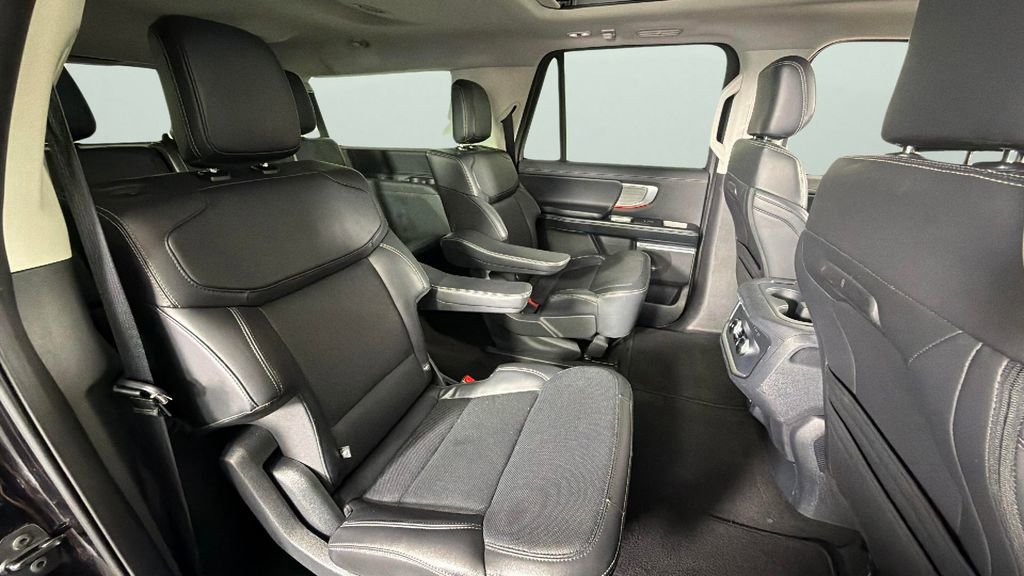 Used 2025 Ford Expedition Max Platinum AWD/4WD image 34