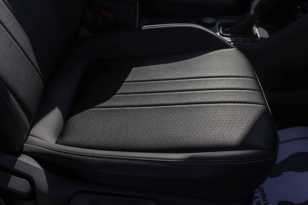 Used 2024 Volkswagen Tiguan SE R-Line image 38