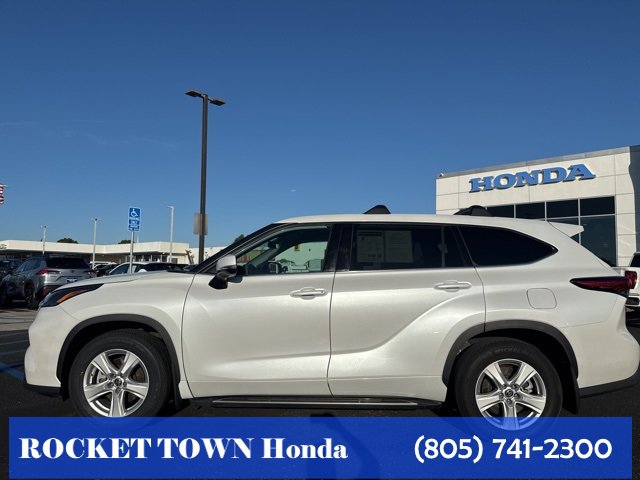 Used 2022 Toyota Highlander LE image 4