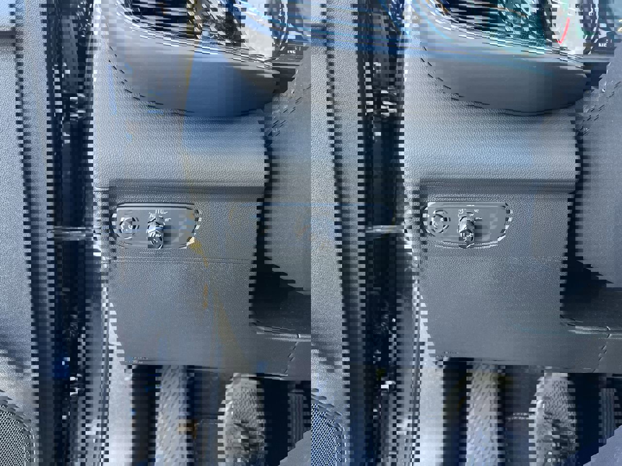 Used 2023 Buick Envision Preferred image 28