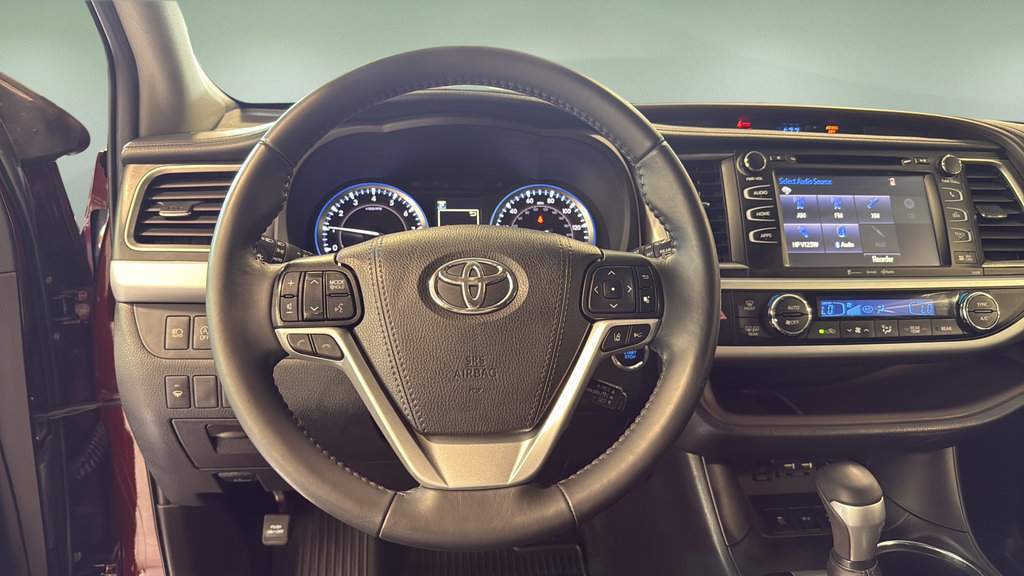 Used 2019 Toyota Highlander XLE AWD/4WD image 25
