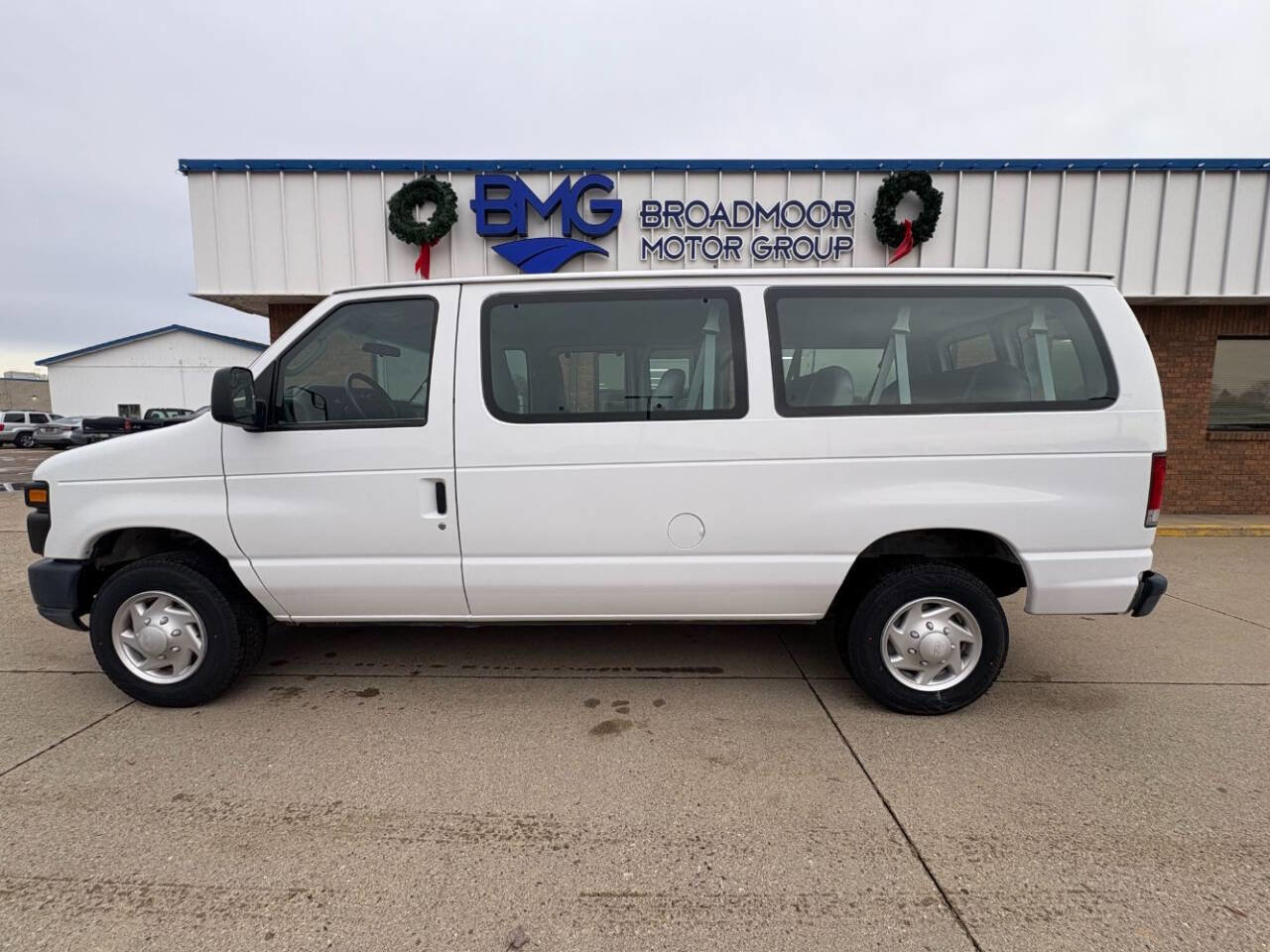 Used 2013 Ford E-350 and Econoline 350 XL image 2