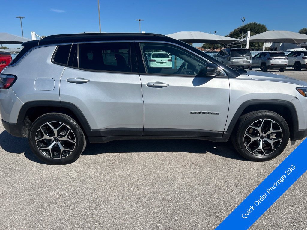 Used 2025 Jeep Compass Limited AWD/4WD image 2