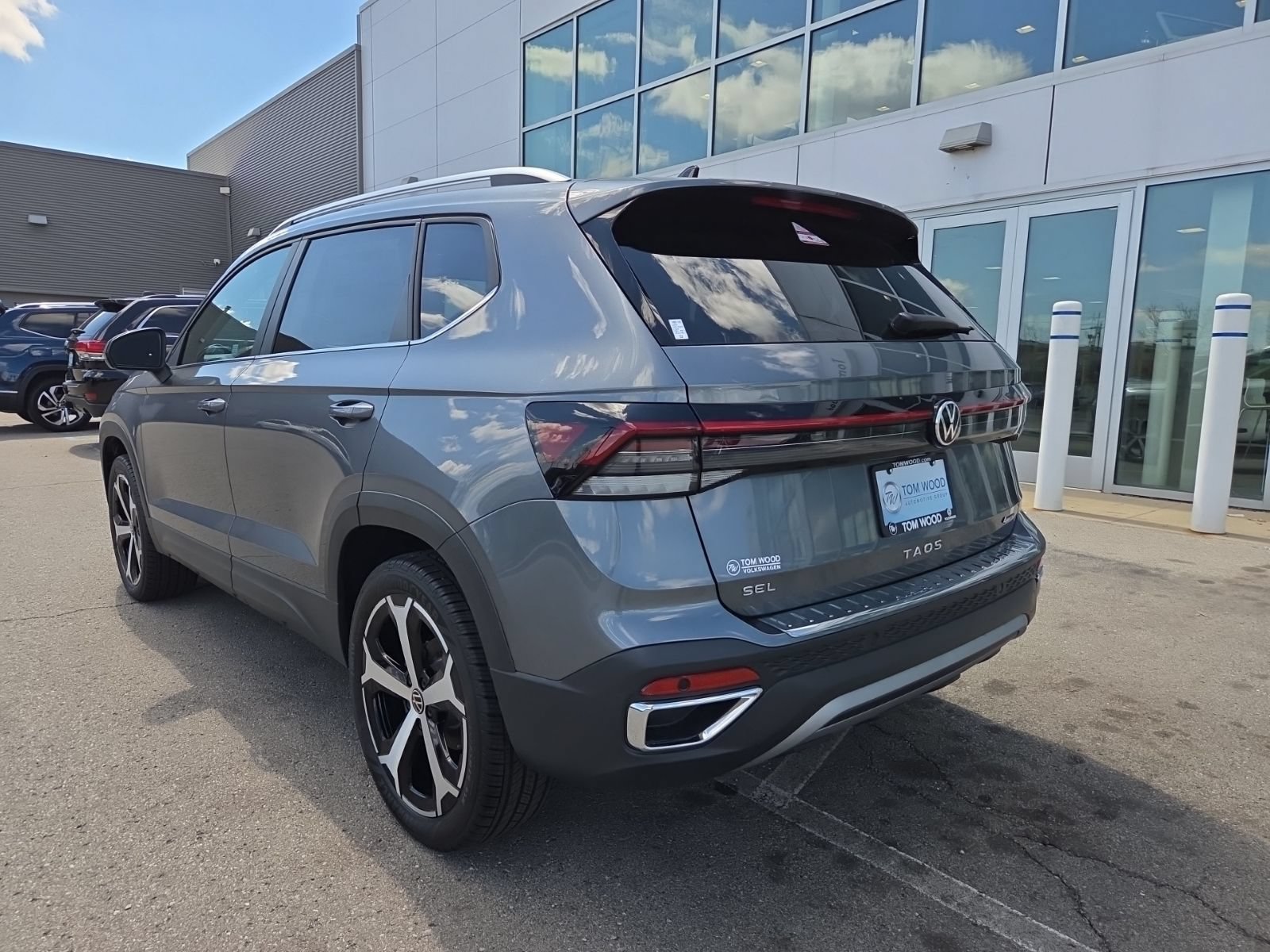 New 2026 Volkswagen Taos SEL AWD/4WD image 9