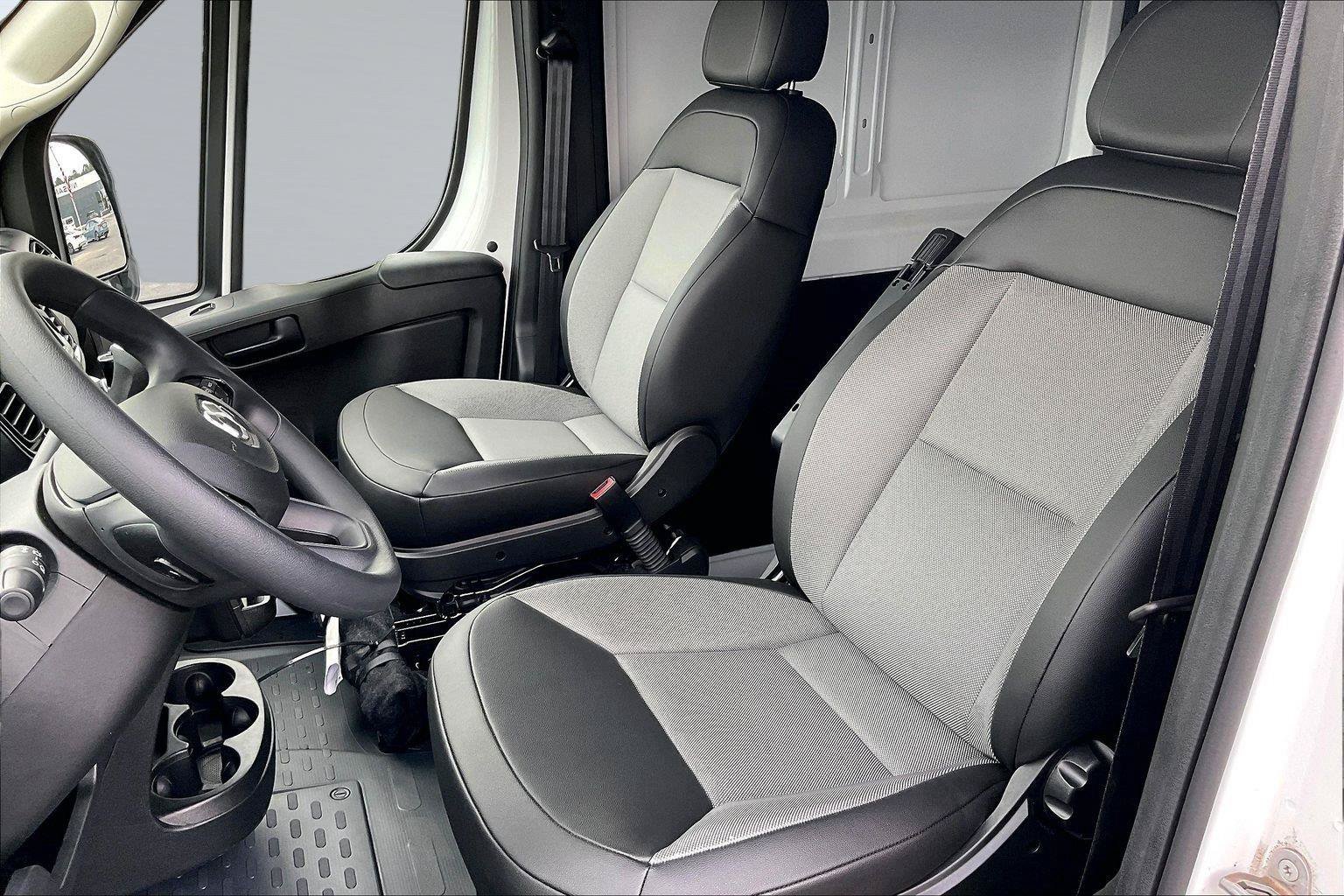 Used 2025 RAM ProMaster 2500 w/ Convenience Group FWD image 25