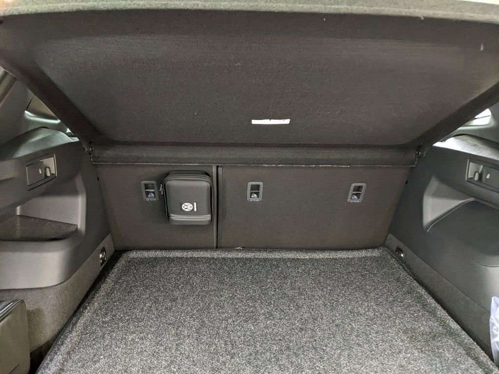 New 2026 Volkswagen Tiguan SEL R-Line image 27