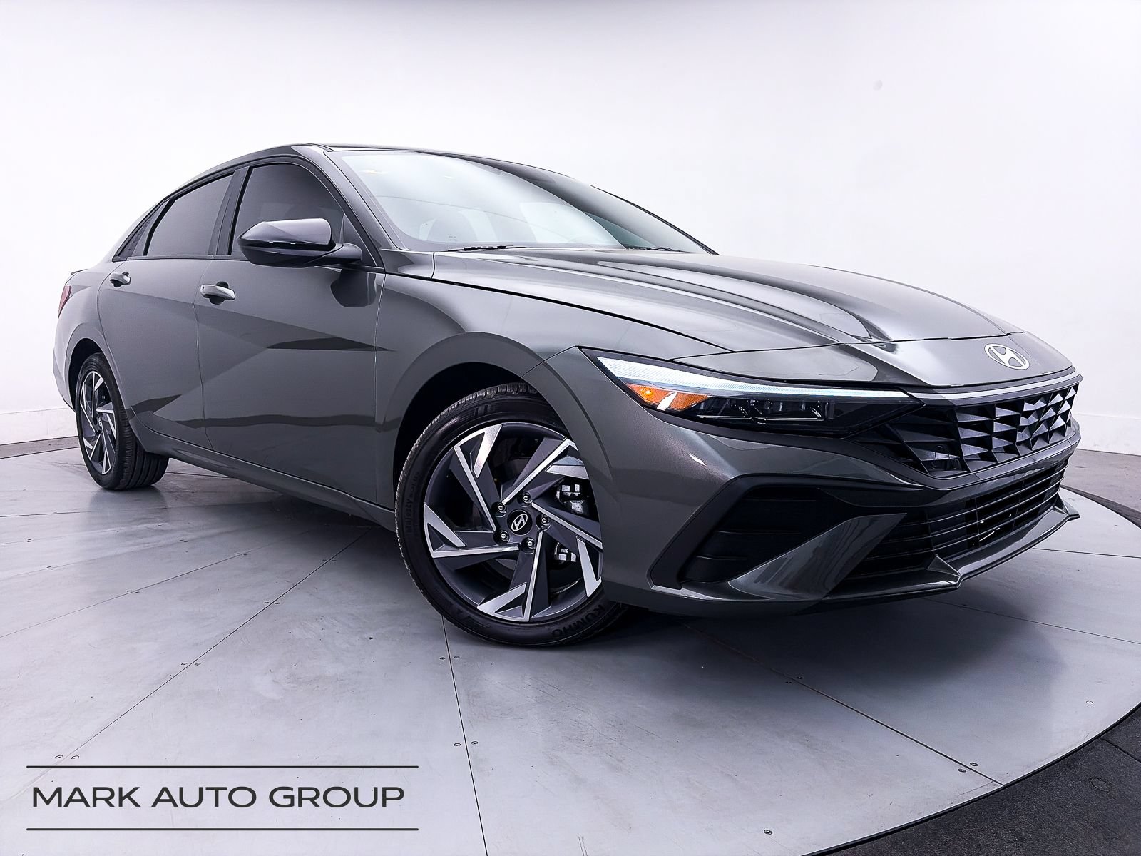 Used 2025 Hyundai Elantra Sport FWD image 1