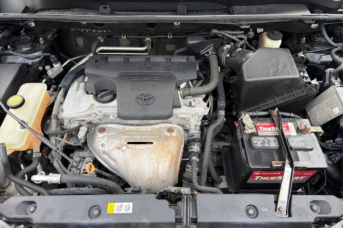 Used 2018 Toyota RAV4 LE w/ All Weather Liner Package image 22